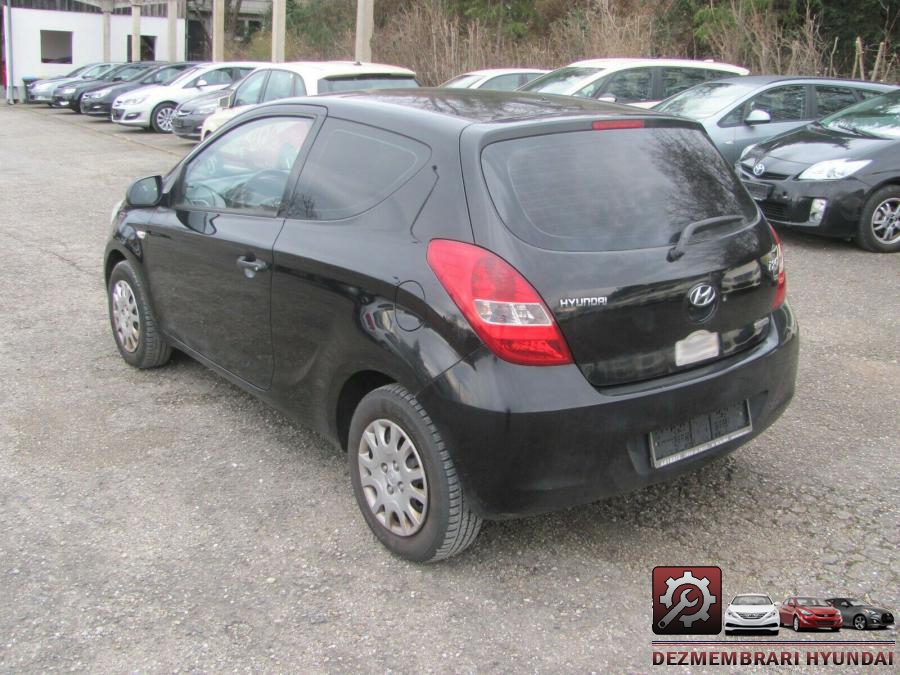 Bara spate hyundai i20 2010