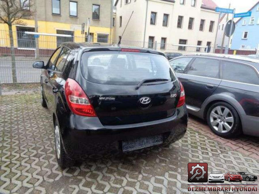 Bara spate hyundai i20 2014